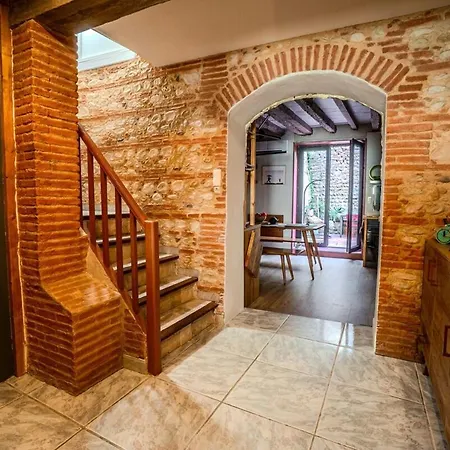 Holiday home Maison De Village Au Coeur De En Roussillon *